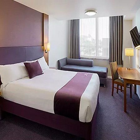 Premier Inn Wolverhampton City Centre Bagian luar foto