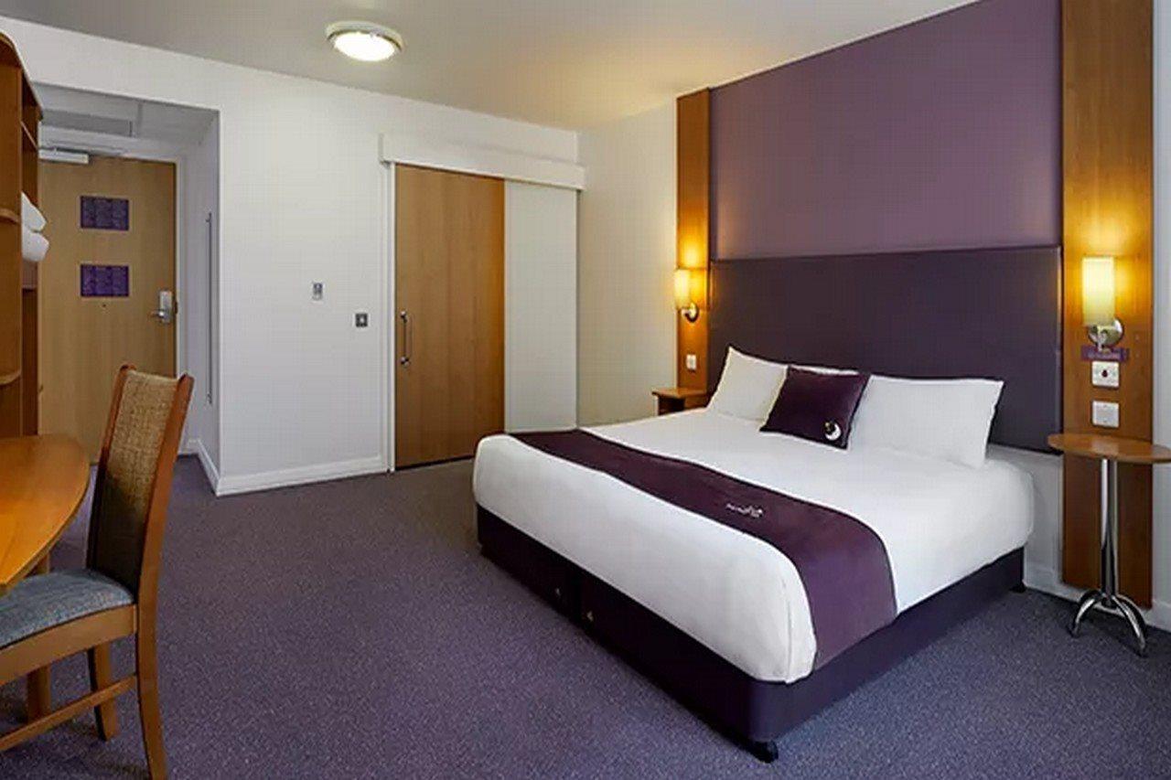 Premier Inn Wolverhampton City Centre Bagian luar foto