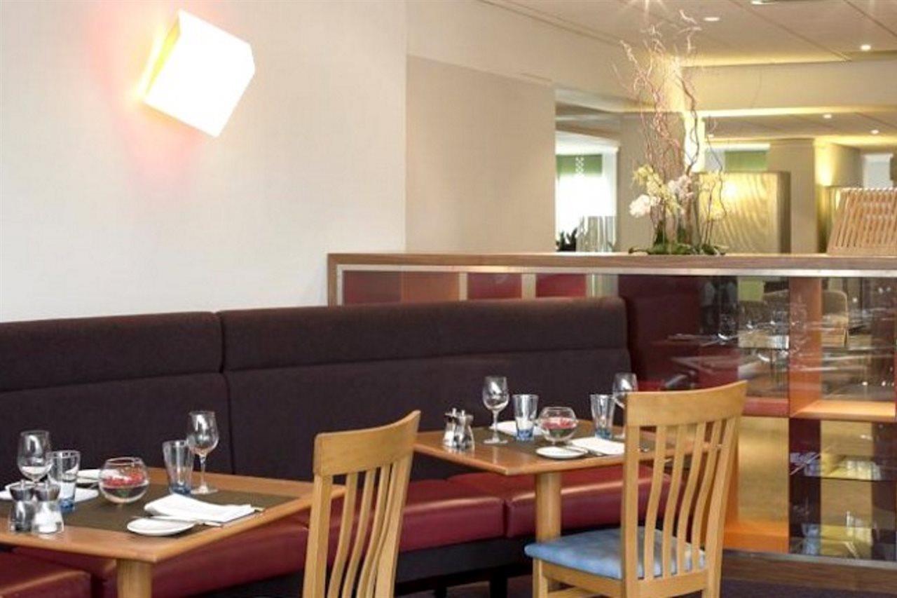Premier Inn Wolverhampton City Centre Bagian luar foto