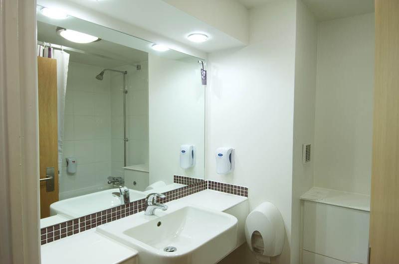 Premier Inn Wolverhampton City Centre Bagian luar foto
