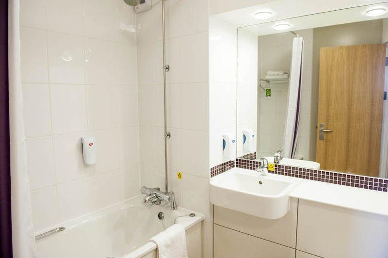 Premier Inn Wolverhampton City Centre Bagian luar foto
