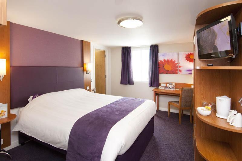 Premier Inn Wolverhampton City Centre Bagian luar foto